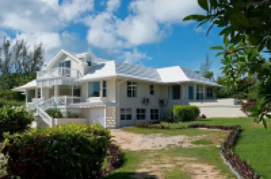 漂木 4卧室的家 酒店