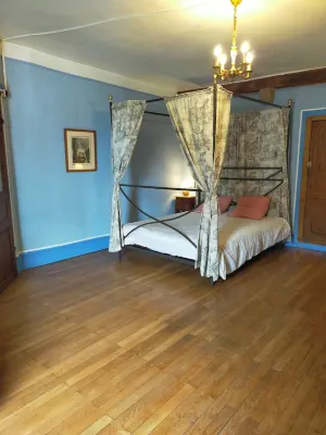 Medieval house for six people Hotel di Saint-Benoit-du-Sault