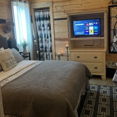 Making Waves at Lewis-Smith Lake in Arley, AL Отели в г. Уинстон