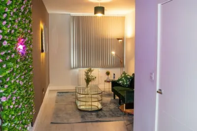 Luxury 1BR Flat Near Heathrow Airport ウィロー・ツリー・オープン・スペース周辺のホテル