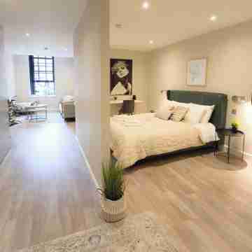 Elegant Escape: Prime Location & Gorgeous Interior Rooms