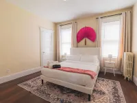 Boston 4BD-5 min walk to Train&Beach/10min-Airport-Free Parking Hotels in Revere