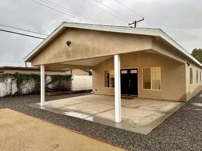New Modern Family Home Hotel in zona Pomona Arts Colony