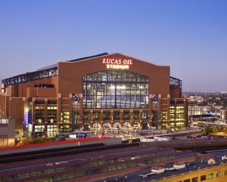 VRBO in the heart of Speedway. Hoteles en Speedway