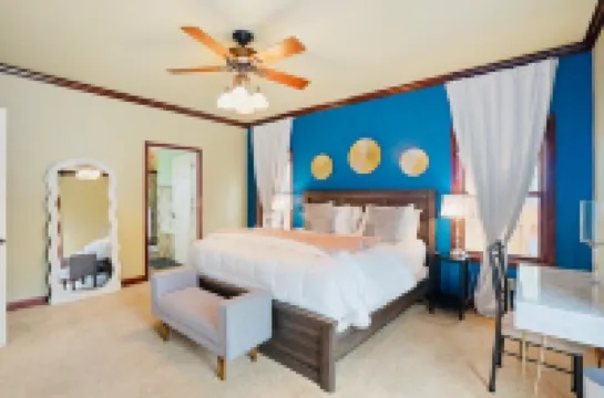 Royal Palace-Heated Pool-Hot Tub-Movie Theater-Pool Table-Fire Pits-Game Room