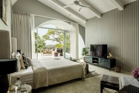 Dream - 4 BHK Villa w/ Infinity Pool & Bathtub Отели в г. Сиолим