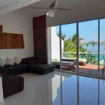 Beautiful Villa in front of Lagoon, in the heart of the hotel zone of Cancun Others