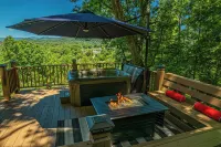 Stunning View! Hot Tub, Grill, Fire Table, Wi-Fi!