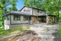 Spacious 4-bedroom Retreat on Table Rock Lake. Darts, Air Hockey, and More!