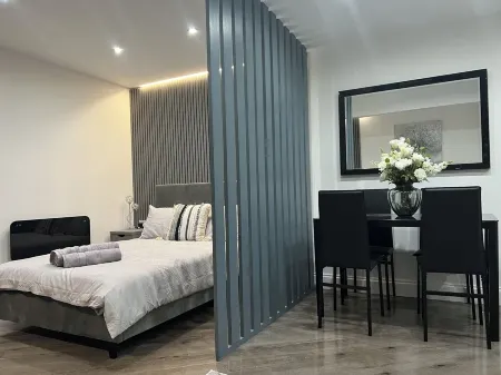 Massive Luxury Garden Studio/Gym Access (Studio T)