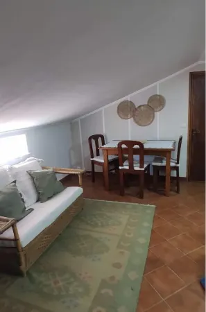 First Floor Attic Apartment Отели в г. Пареде