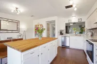 Cozy and modern townhome in Aurora, 5min from highway !
