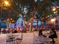 House sleeps 2 to 6 in a pretty medieval village Hotels in Saint-Gervais-sur-Mare