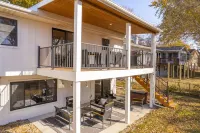 Clear Lake Escape - Lake Views, Pool Table, Ping Pong Table, Fire Pit