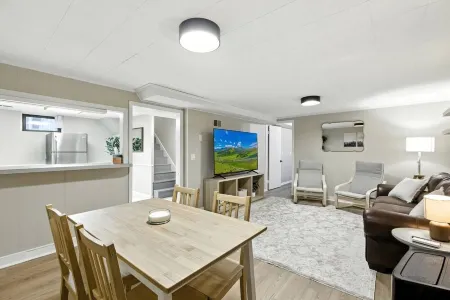 Cozy Maple Lake Hideaway