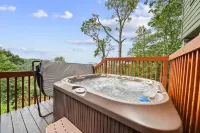 Charming Mountain Cottage with Hot Tub and Scenic Views - Cozy Retreat