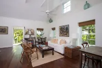 Buccaneer Hill Cottage 1 Bedroom Cottage - parking