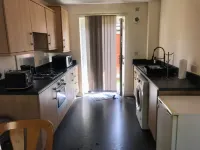 STAN'S PLACE - At the centre for tourist attractions; Cool, spacious and quiet. Hotel a Smethwick