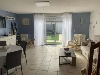 Pleasant house, pool access in summer season.