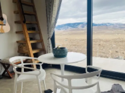 Serene cabin 3 with AC in charming Paradise valley with stunning views