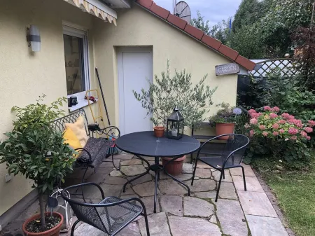 Great house with cozy fireplace and garden in the north of Berlin Отели рядом с достопримечательностью «Holland-Park»