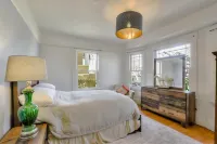 Attractive condo w sunny backyard in peaceful neighborhood Hotels near University of California Botanical Garden