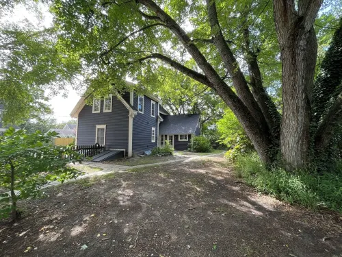 Historic home, great yard & Walk to Dogfish Head Brewery! Hotels in Milton