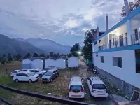 Friendship inn hotel & resort - parking