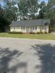 4-bedroom house in peaceful Valdosta 4 queen beds, 3 sofa beds w/ full amenities