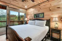 Game Room, Movie Theater, Deck w Hot Tub Views! Smoky Horizon by AvantStay