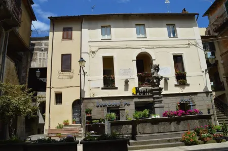 panoramic apartment, full of atmosphere, a few steps from the Ruspoli castle. Отели рядом с достопримечательностью «Соракта»