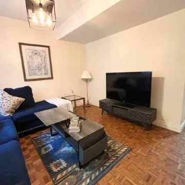 Cozy One Bedroom Basement Apt with Free Parking Отели в г. Маркем