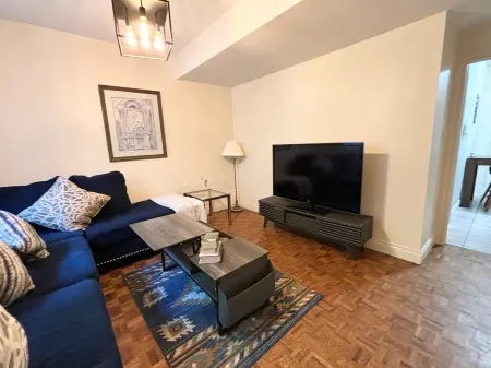 Cozy One Bedroom Basement Apt with Free Parking