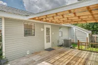 Cozy & Convenient 2BR/2BA Townhome