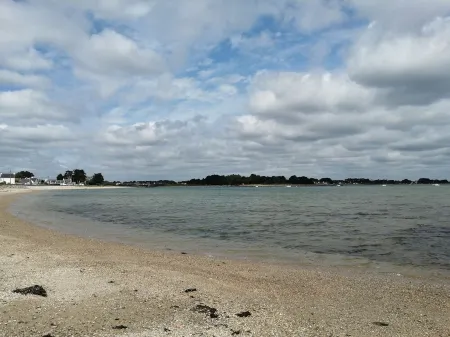 Maison Proximitée Plage de Banastère 2 Personnes Отели рядом с достопримечательностью «Gulf of Morbihan»