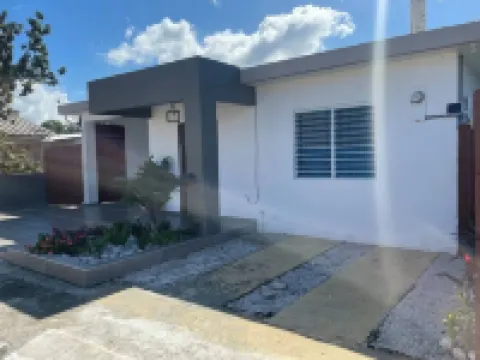 Casa Nativa Luxury Home with 2 Jacuzzis Hoteles en Mayagüez