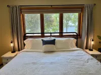 Lakeside Escape on Madison Lake- 5 bdrm home, near Mankato
