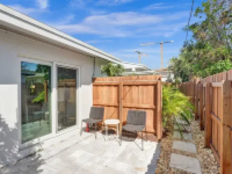 เพลิแกน บาย สเตย์ ฮอสพิทาลิตี้ โรงแรมในปอมปาโนบีช