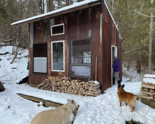 Cozy mountain yurt on an organic farm Hotels in Addison County