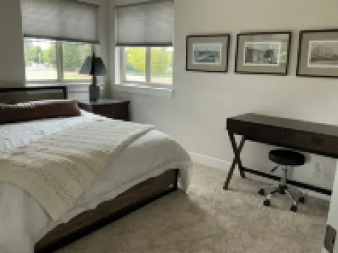 The Track House - 4BR Near UO, Autzen & Hayward, Peaceful & Spacious