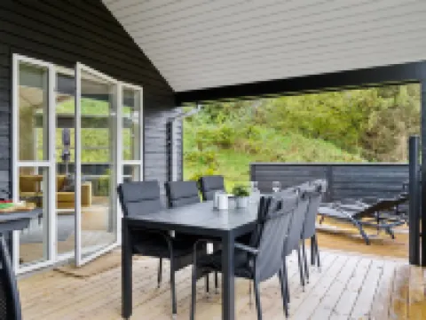 "Benno" - 2.1km from the Sea