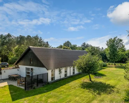 "Rebecca" - 1.5km from the Sea Hotels in Hals