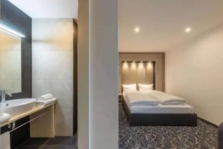 Hotel Business Bay Отели в г. Зиндельфинген