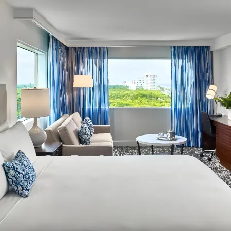 Sonesta Fort Lauderdale Beach Отели рядом с достопримечательностью «Боннет Хаус Музеум & Гарденс»