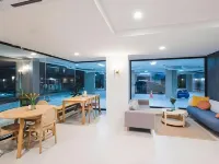 維瓦中央科拉特飯店 บ้านเกาะ附近的飯店