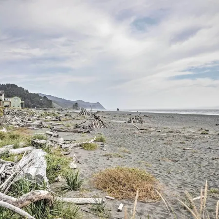 Gold Beach Townhome with Ocean Views and Sunroom!
