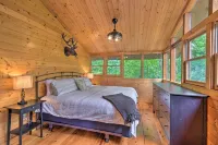 Lakefront Glass House Cabin w/ Mountain Views! - balcon