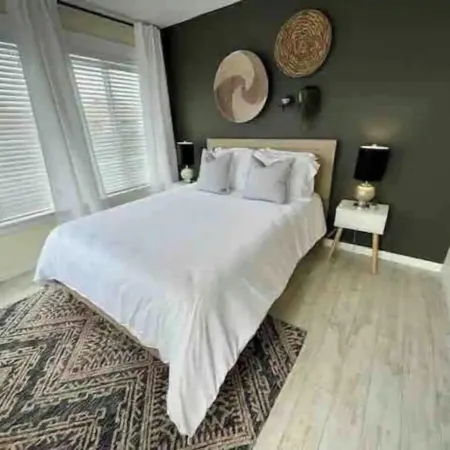 Prime Location! 5min to the Beach/Cruises