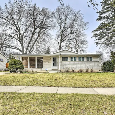 3 Mi to Michigan Stadium: Home w/ Grill & Yard