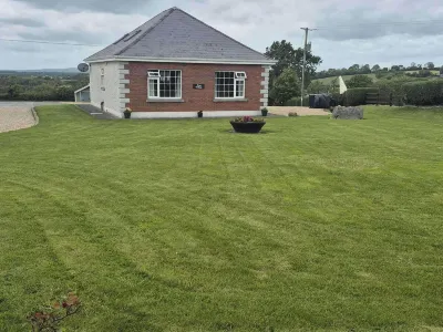 Tranquil Cottage Retreat in Kells, Leitrim Hotels in 